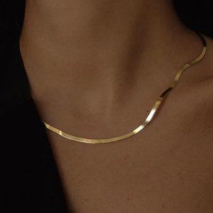 Elegant Gold Necklace
